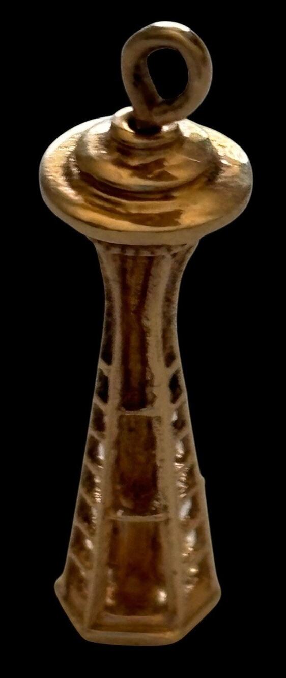 14k YELLOW GOLD 3D SEATTLE SPACE NEEDLE PENDANT CHARM 2grams